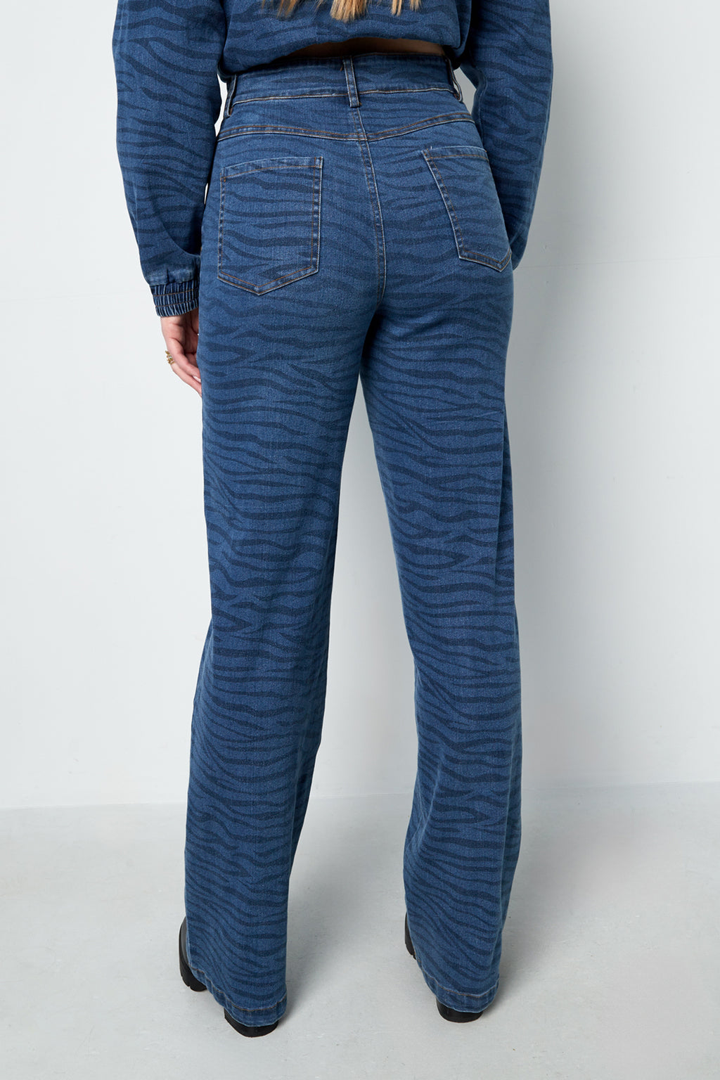 The Indigo Straight Jeans SERAMODE