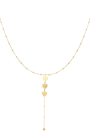 Gouden ketting met drie hartvormige hangers in cascade
