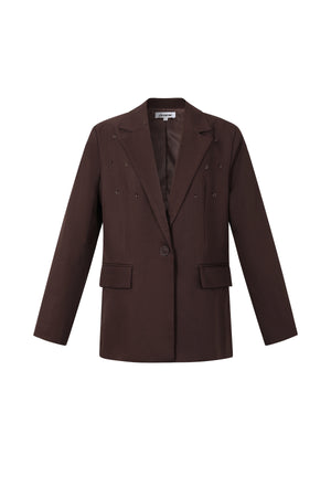 Bruine oversized blazer met scherpe tailoring en enkele knoopsluiting
