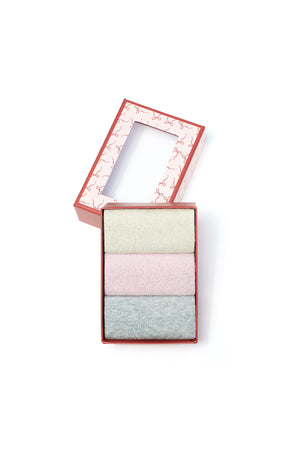 Set van drie katoenen sokken in mintgroen, roze en crème kleuren in geschenkdoos