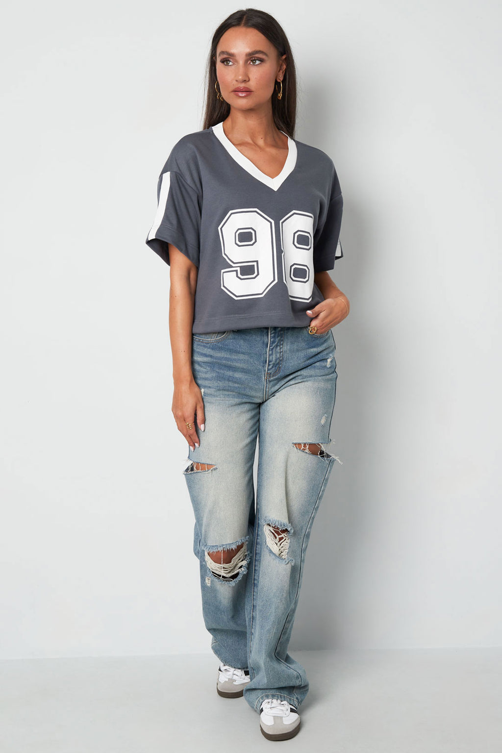 The Sporty V-Neck Tee SERAMODE