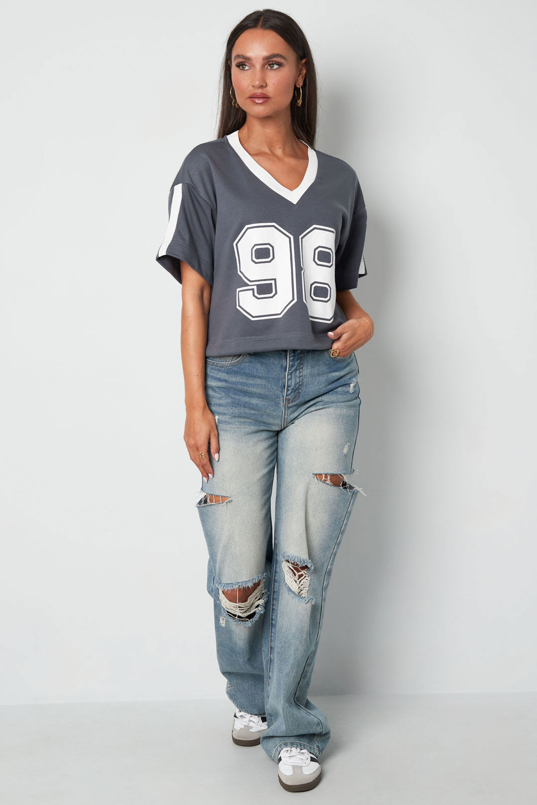 The Sporty V-Neck Tee SERAMODE
