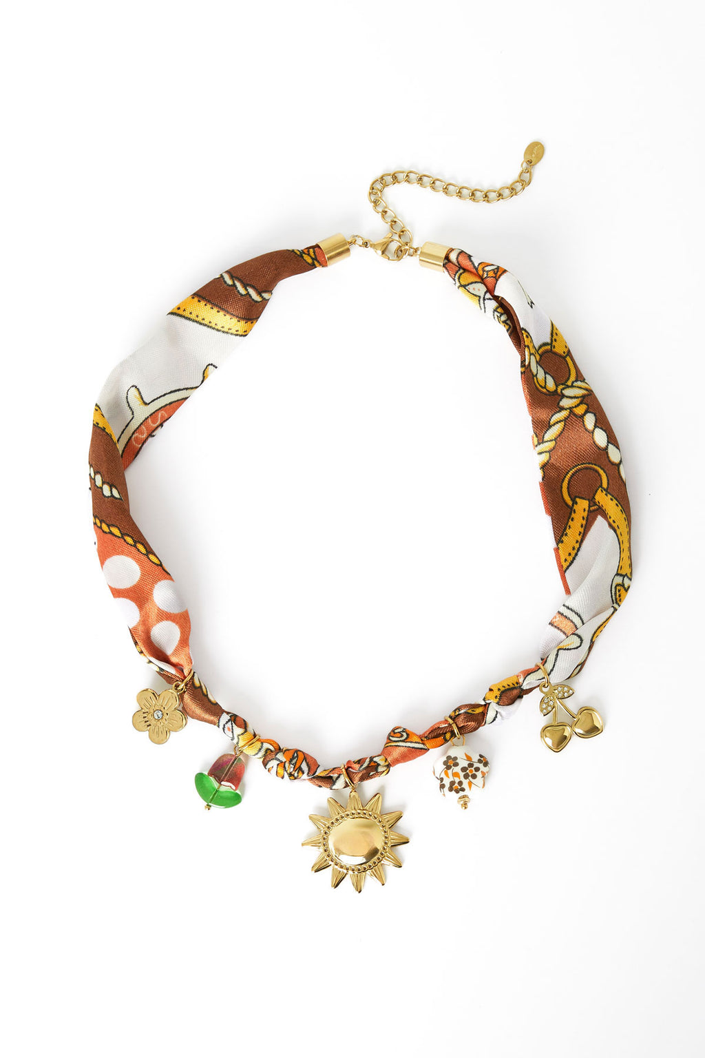 Bruine ketting met bloemensjaaal en goudkleurige zon en bloem charmes