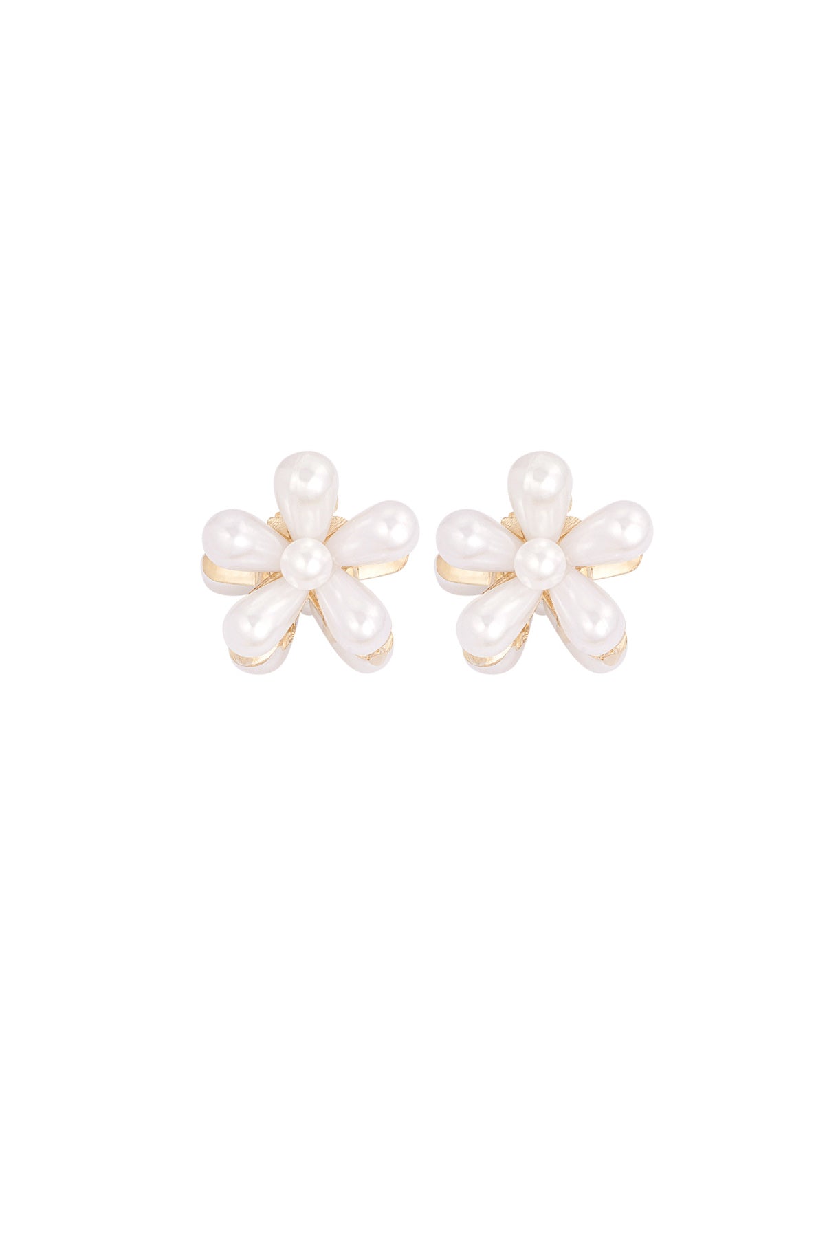Witte bloem haarclip met parelachtige blaadjes