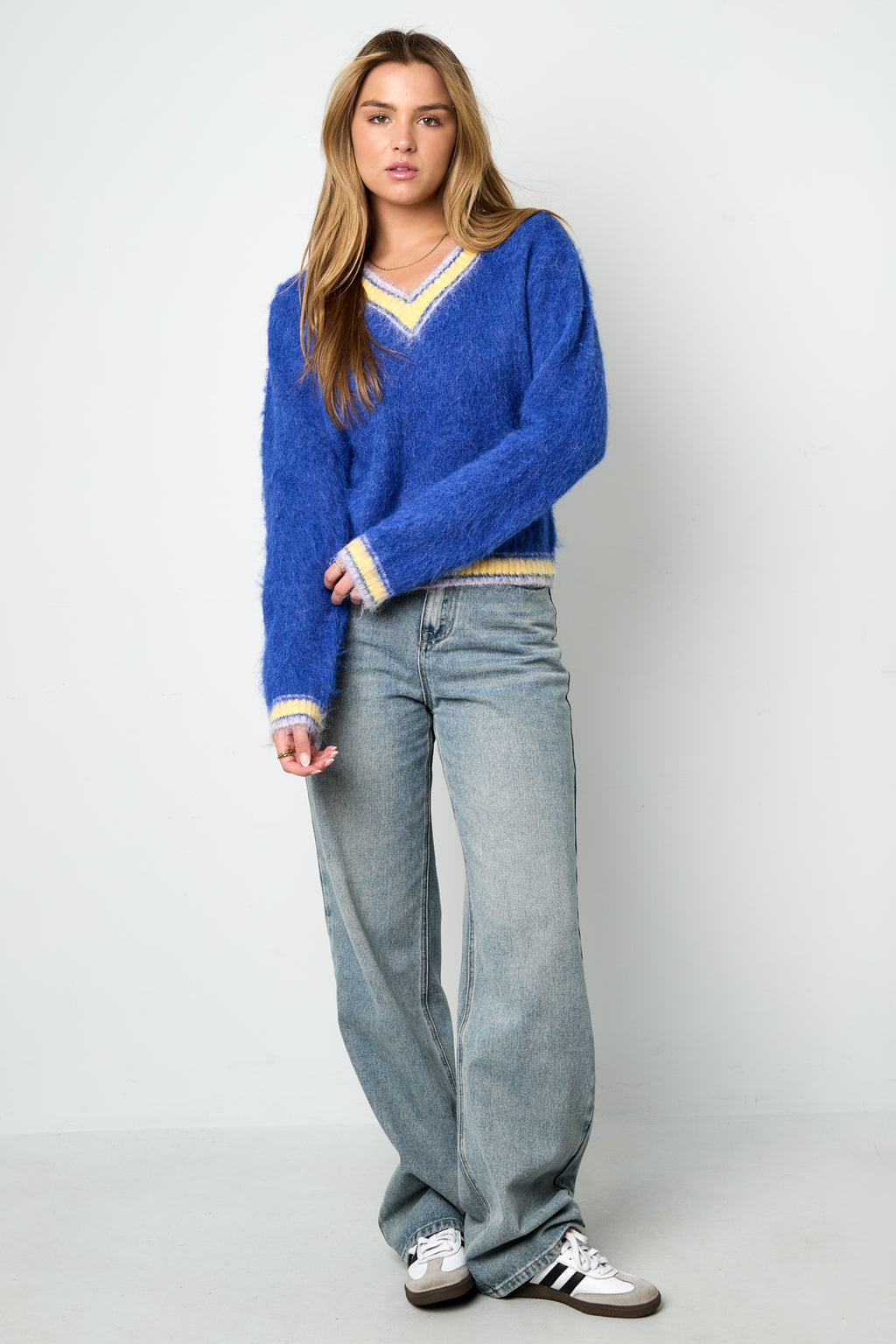 The Color Clash V-Neck Sweater SERAMODE