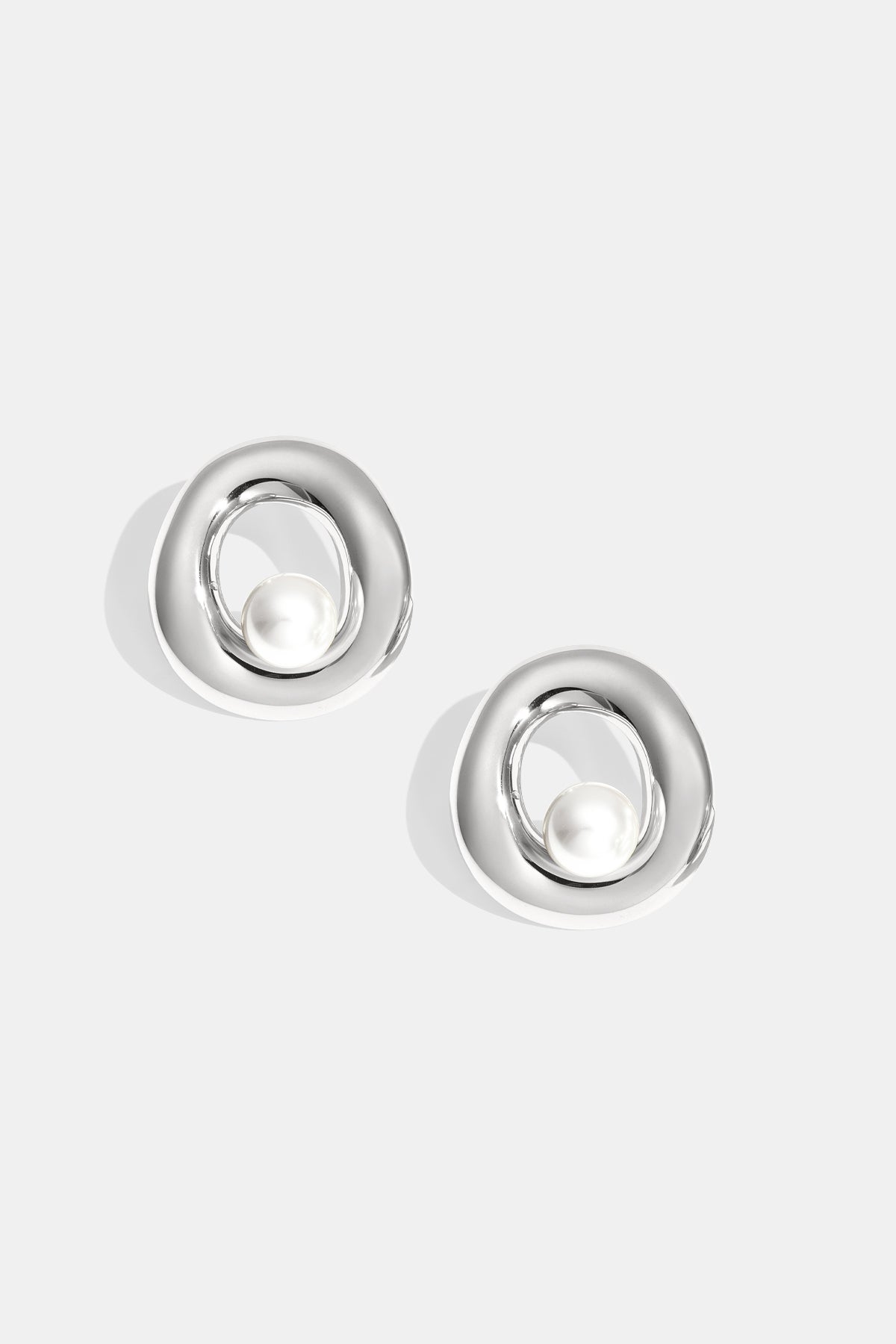 The Circle Stud Earrings SERAMODE