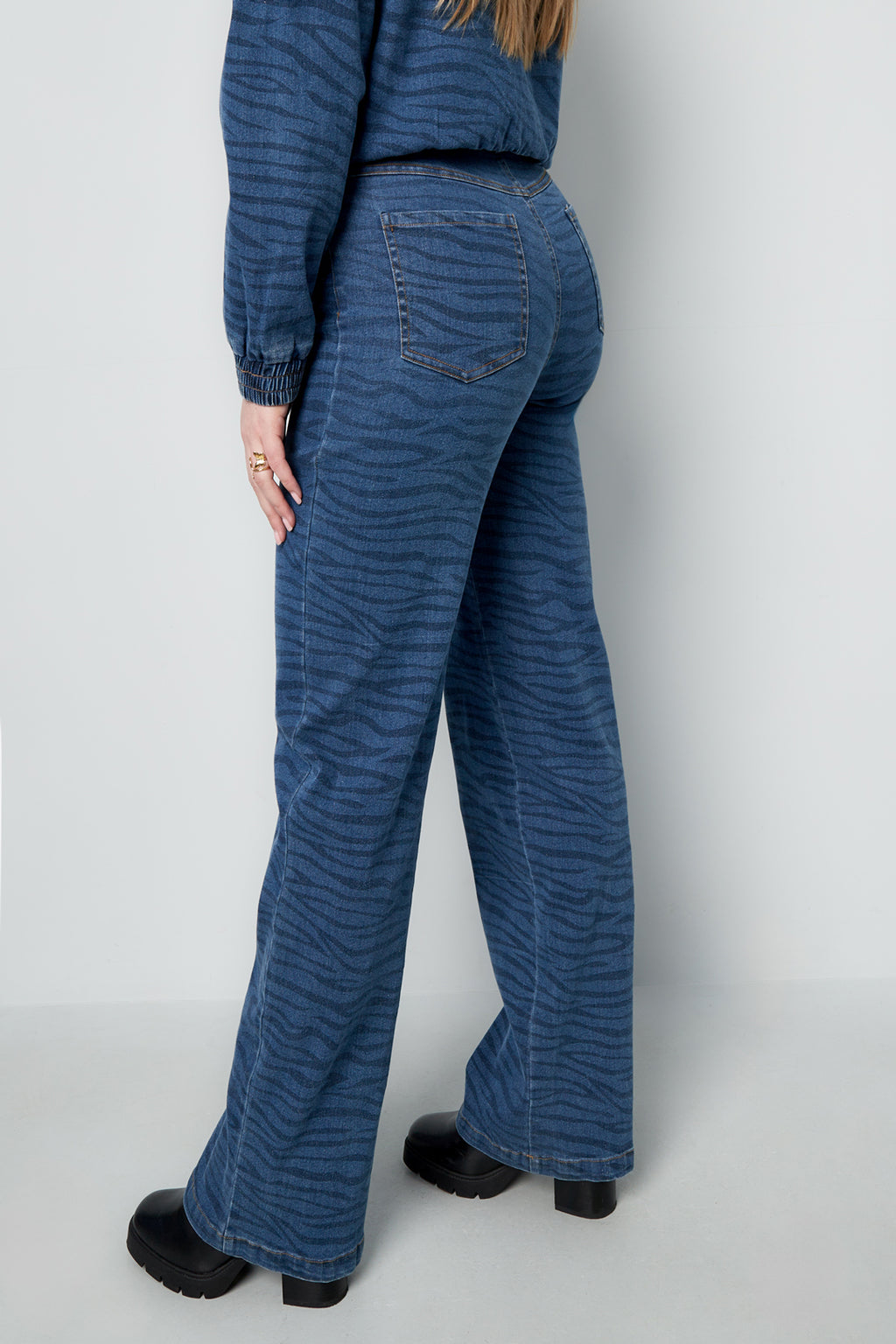 The Indigo Straight Jeans SERAMODE