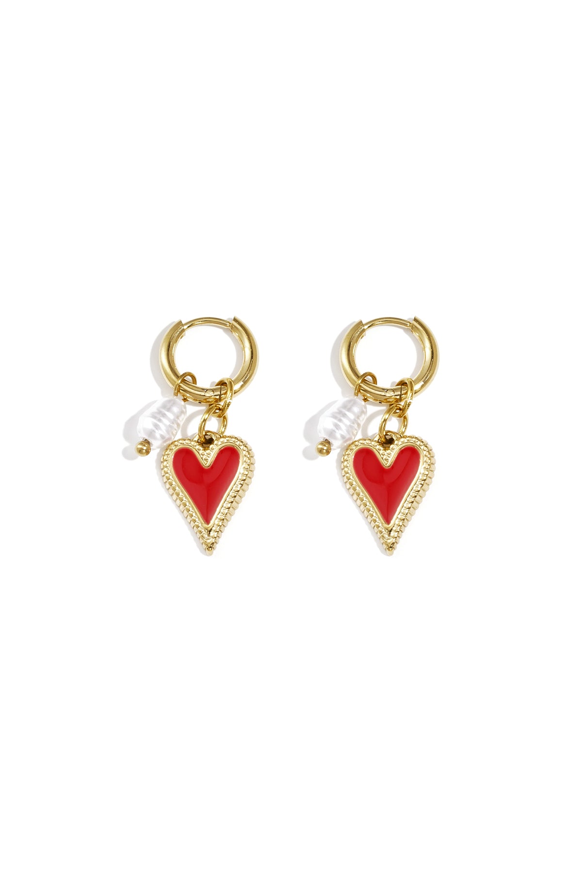 Gouden drop oorbellen met rood emaille hart en witte parel