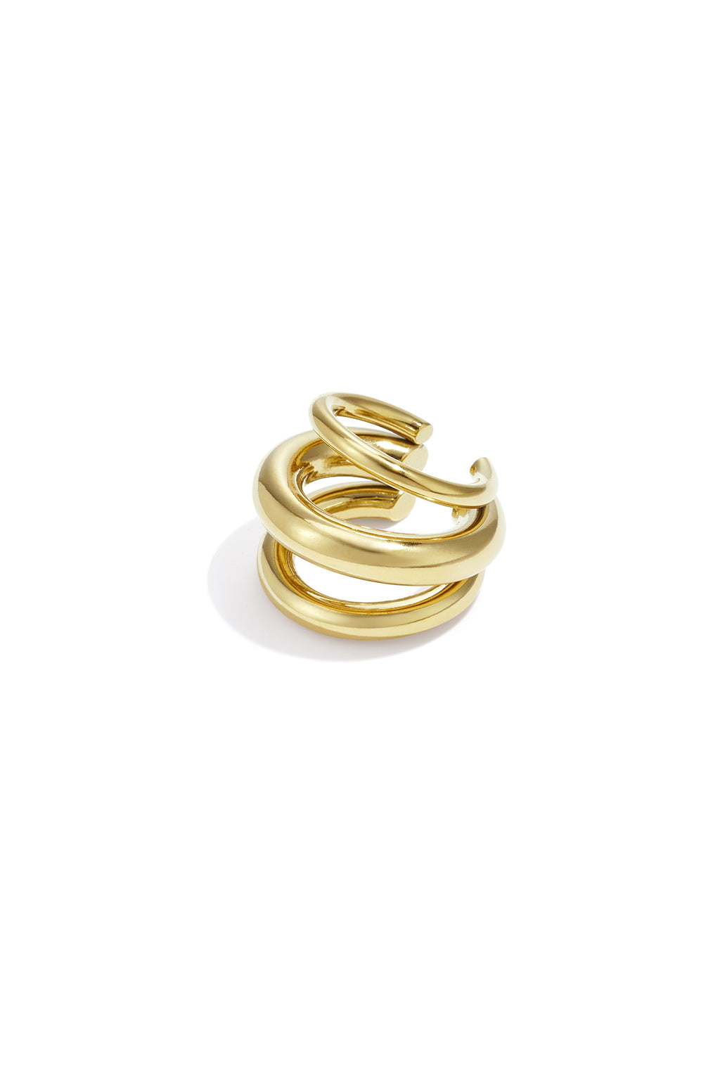 Goudkleurige ear cuff met gelaagde golvende lijnen van roestvrij staal