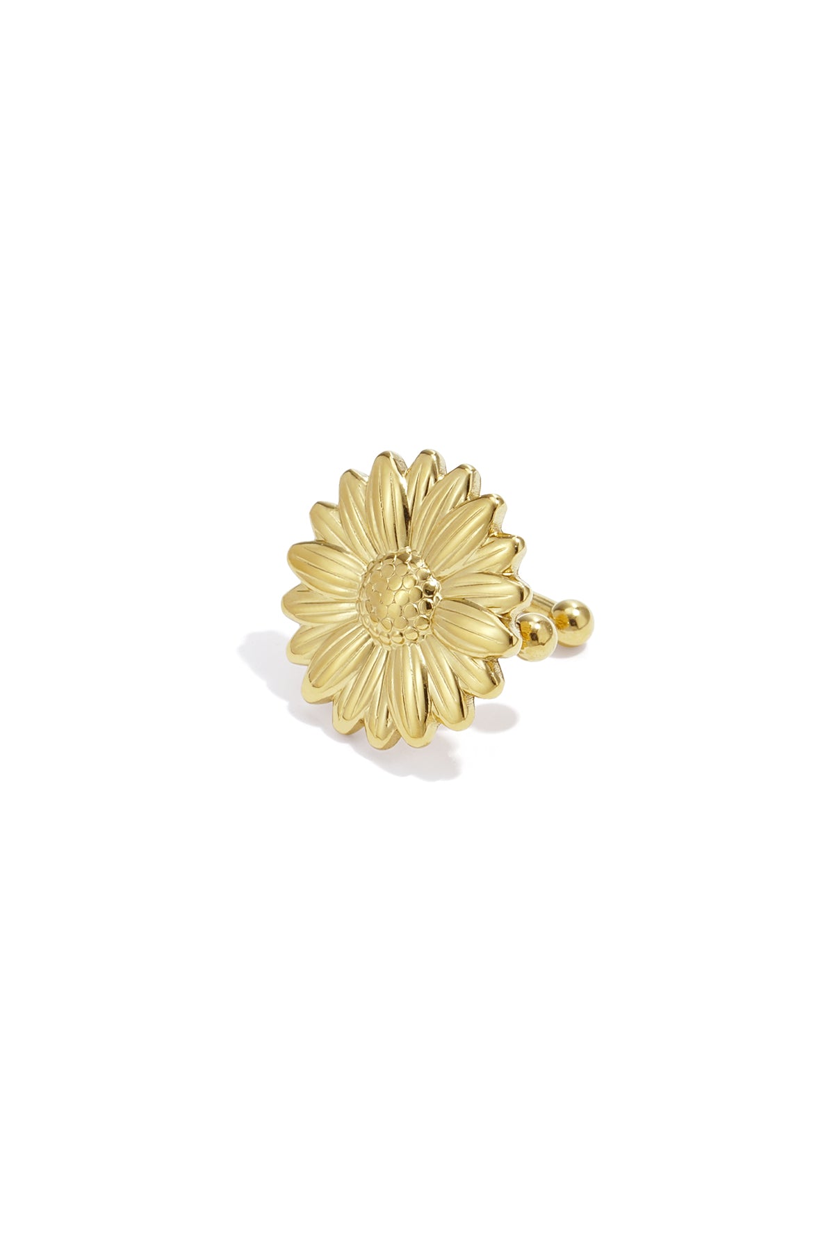 Goudkleurige zonbloem ear cuff met gedetailleerde bloemblaadjes van roestvrij staal