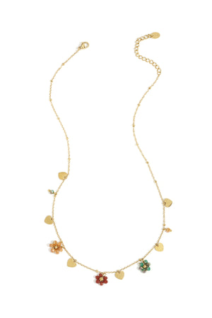Gouden ketting met kleurrijke bloem charmes en hart hangers in verschillende tinten
