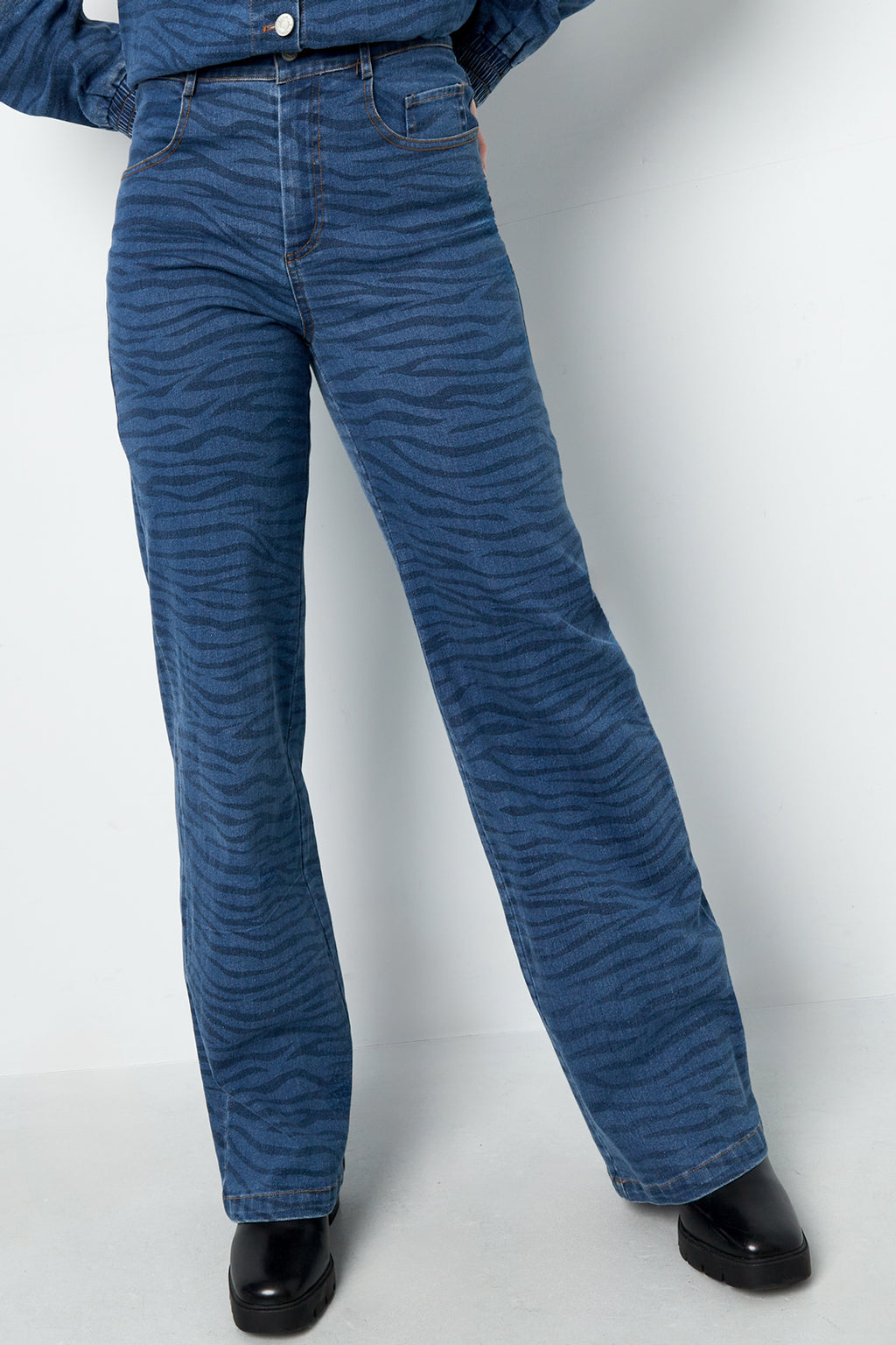 The Indigo Straight Jeans SERAMODE