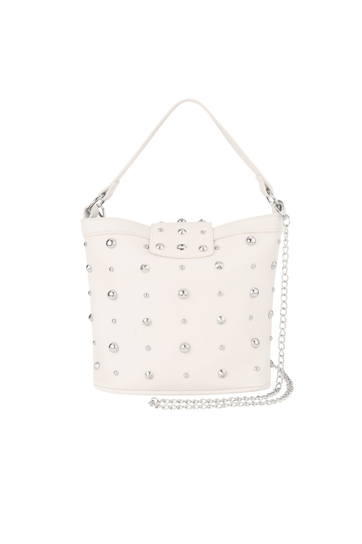 Witte bucket tas met metalen studs en ketting schouderriem