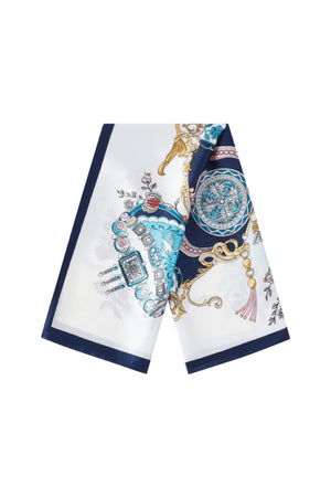 Witte polyester sjaal met marineblauwe bloemenprint en contrasterende blauwe rand