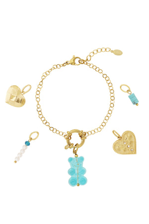Gouden charm armband met kleurrijke gummy bear charmes en hart details