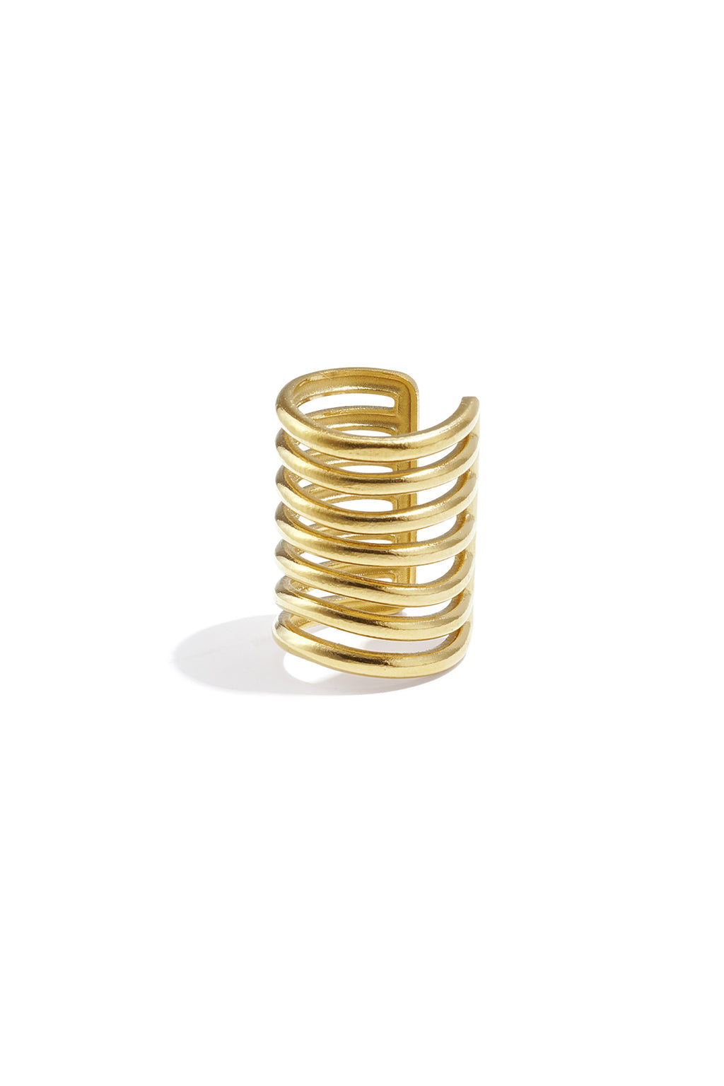 Goudkleurige spiraal ear cuff met meerdere ringen van roestvrij staal