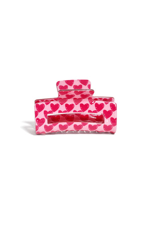 Roze haarspeld van acryl met wit en roze hartjespatroon