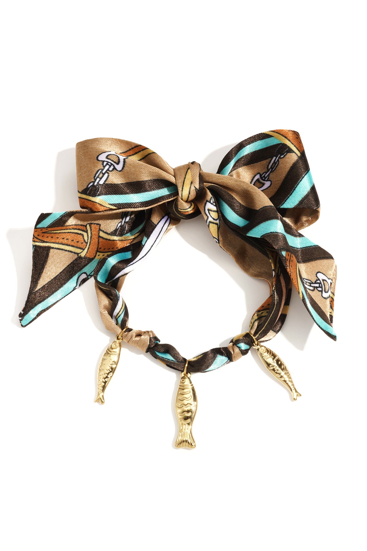 Goudkleurige armband met polyester strik vol vis motieven en gouden vis charmes