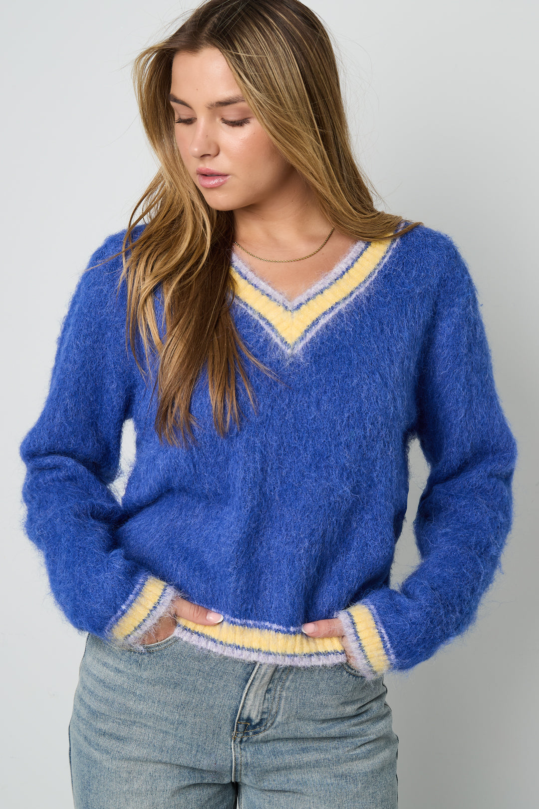 The Color Clash V-Neck Sweater SERAMODE